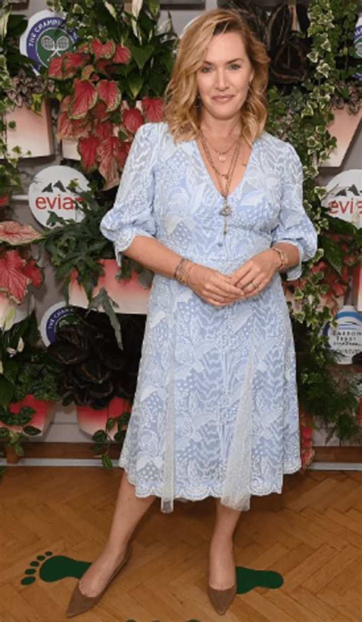 Kate Winslet, In A Sheer Dress With A Deep Neckline, Shows How To Dress For An Important Outing On A Hot Day