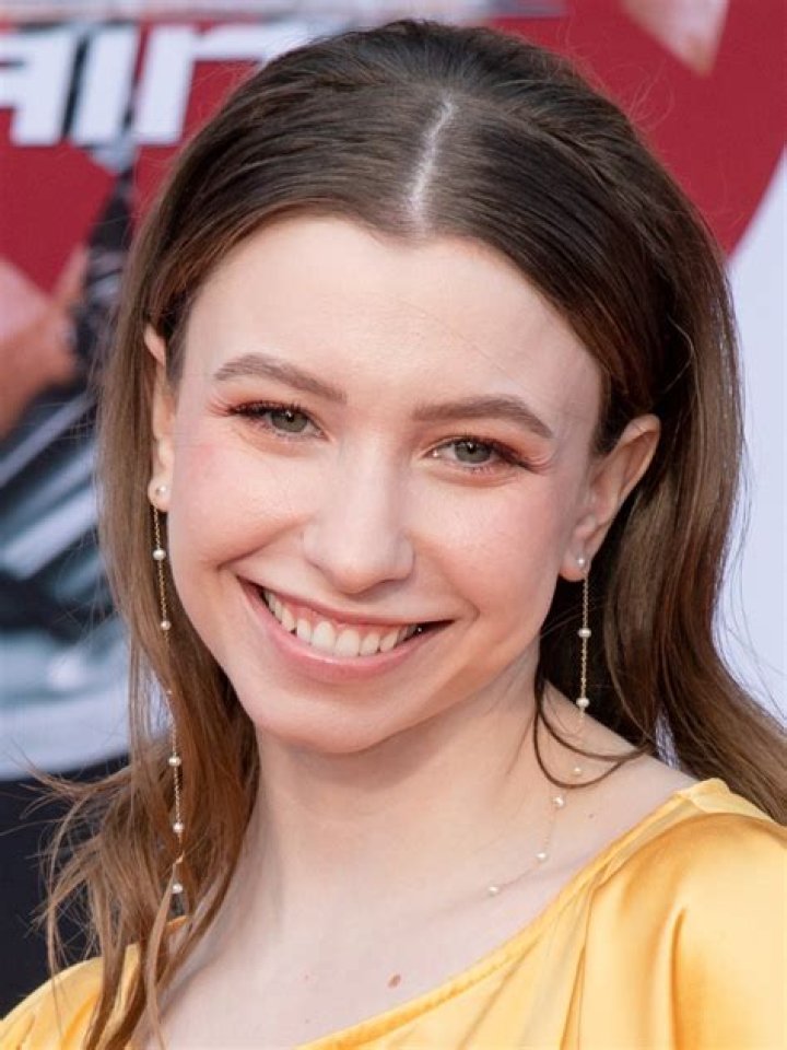 Katelyn Nacon Biography - Facts, Childhood, Family Life & Achievements