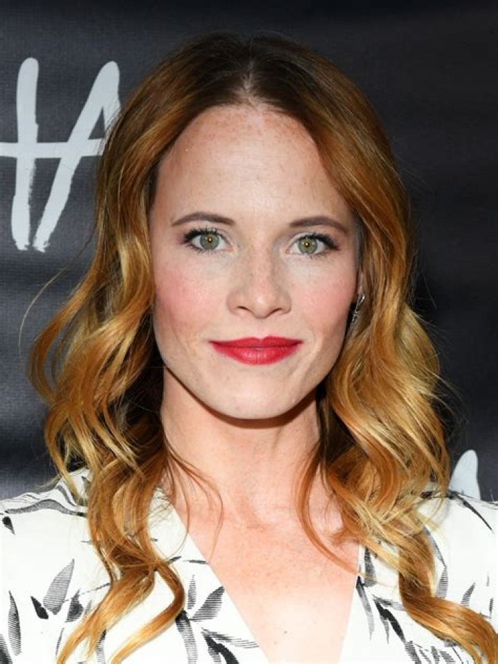 Katie Leclerc Biography - Facts, Childhood, Family Life & Achievements