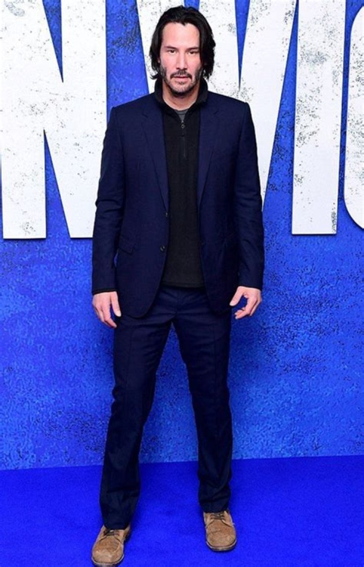 Body Measurements of Keanu Reeves with Height Weight Shoe Size Age Vital Stats