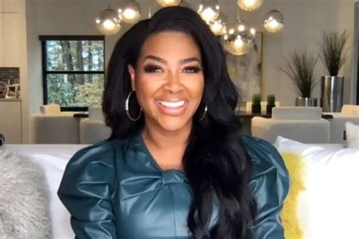 Kenya Moore Talks About Working Out With Her Fans Check Out Her Photo At The Gym