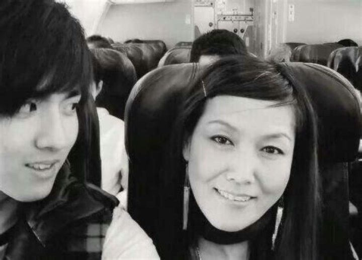 Kris Wu Parents: Meet Wu Xiuqin