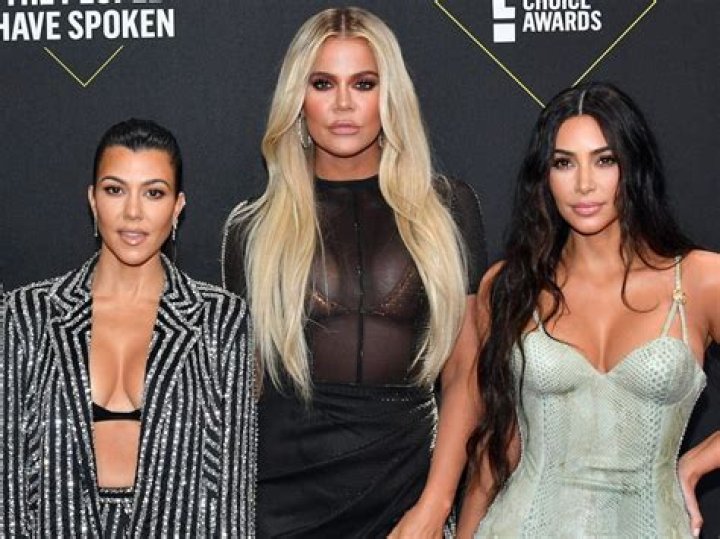 KUWK: Kim Kardashian Says That She And Her Sisters Still Enjoy Dinners Together Despite Being Quarantined Separately – Here’s How!
