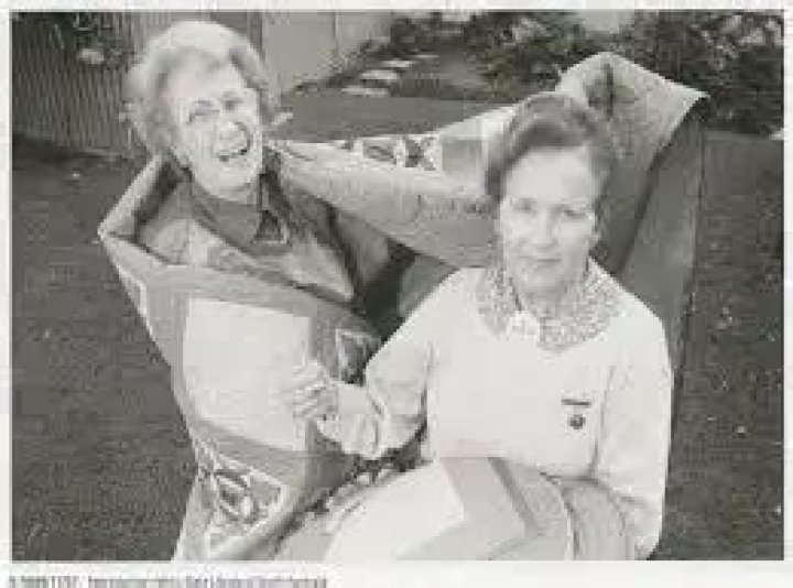 L.Q. Jones wife: Neta Lewis