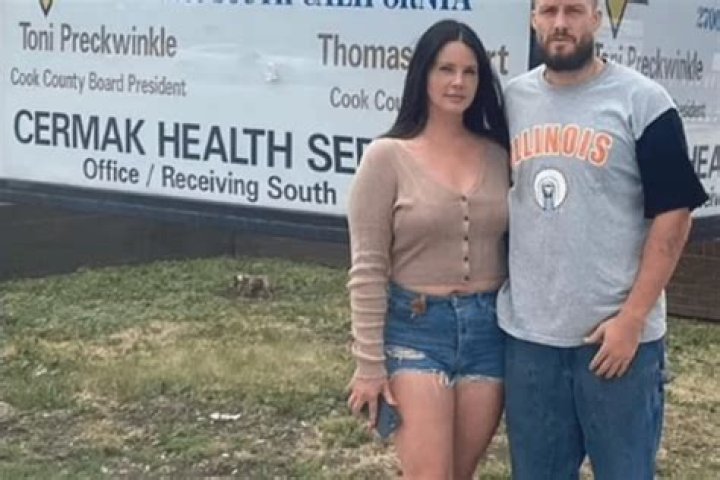 Lana Del Rey Showed A Photo With Her Boyfriend, But Fans Were Confused