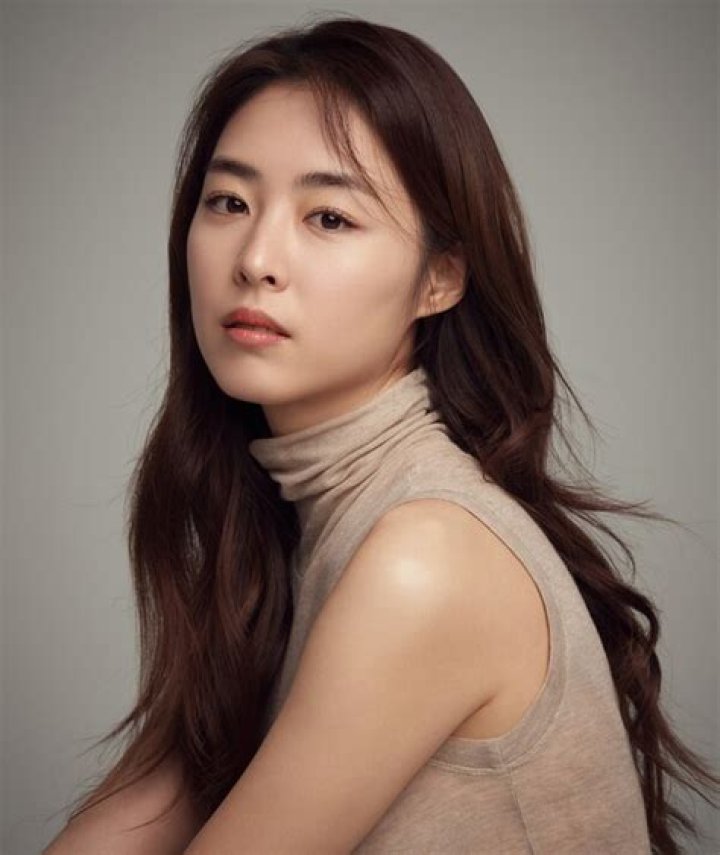 Lee Yeon-hee Biography - Facts, Childhood, Family Life & Achievements of South Korean Actress
