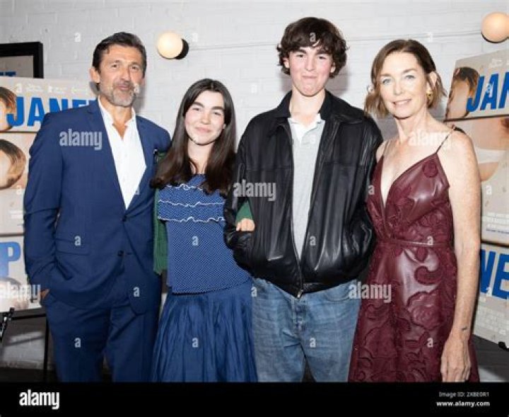 Lorraine Nicholson family, husband, children, parents, siblings