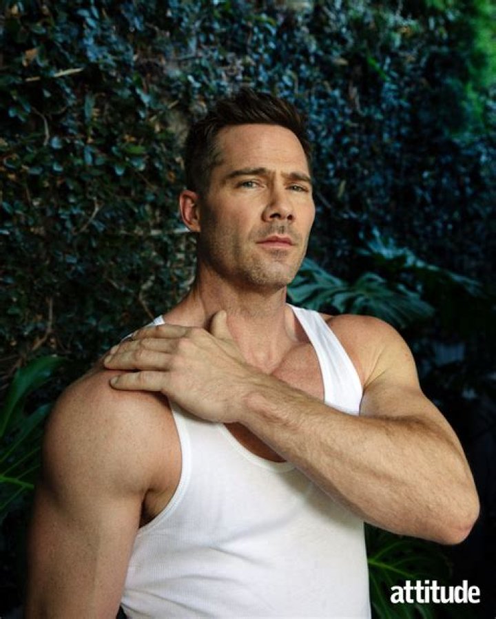 Luke Macfarlane Biography - Facts, Childhood, Family Life & Achievements