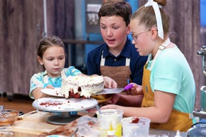 Meet 12 Years Old Logan Brod From Kids Baking Championship:Parents And Family