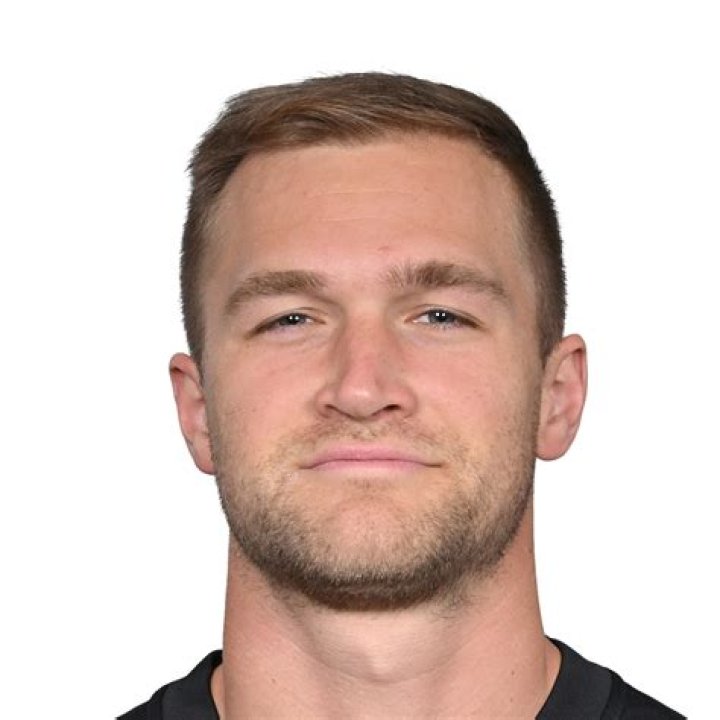 Mike Gesicki: Career stats, height, weight, family, college, teams, salary, net worth