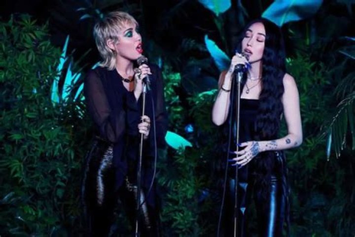 Miley Cyrus And Noah Cyrus Sing ‘I Got So High That I Saw Jesus’ And Now Fans Want A ‘Cyrus Sisters’ Album