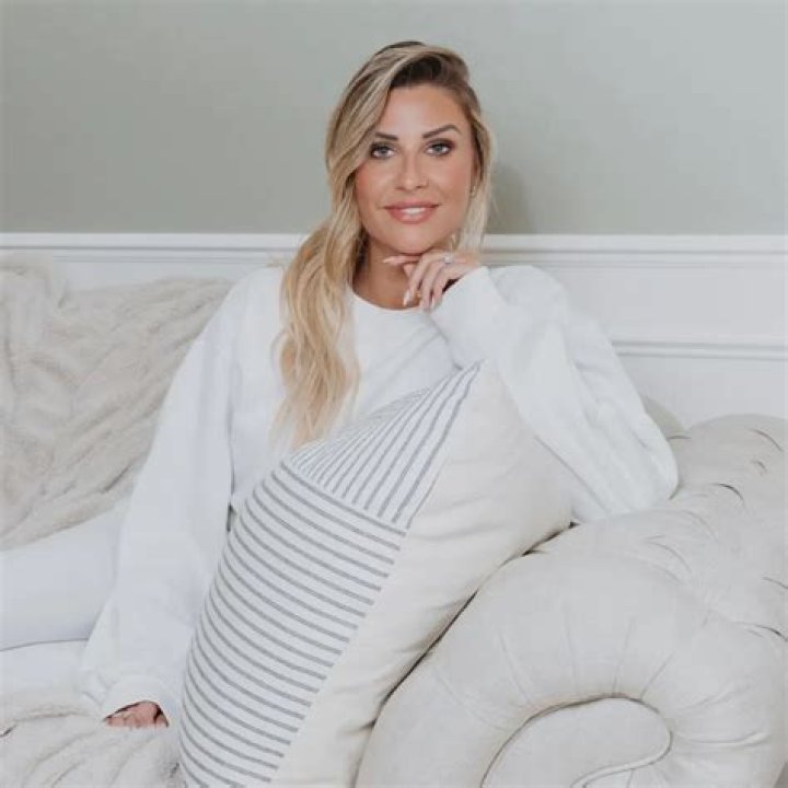 Mrs Hinch Biography - Facts, Childhood, Family Life & Achievements