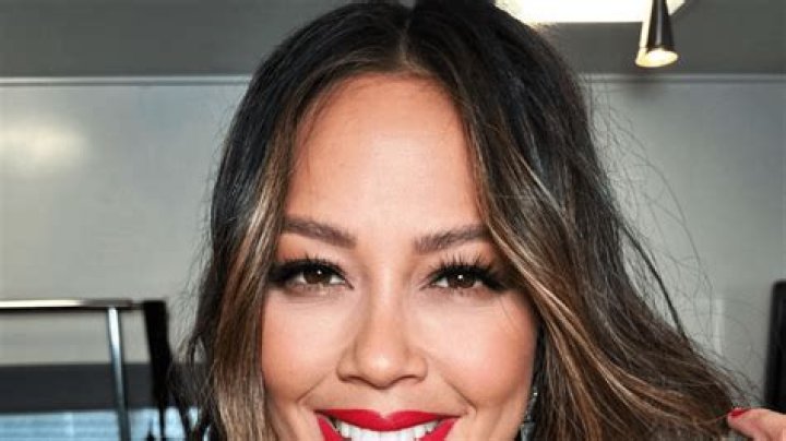 Hawaii Star Vanessa Lachey Shares Swimsuit Photo Saying “Mahalo”