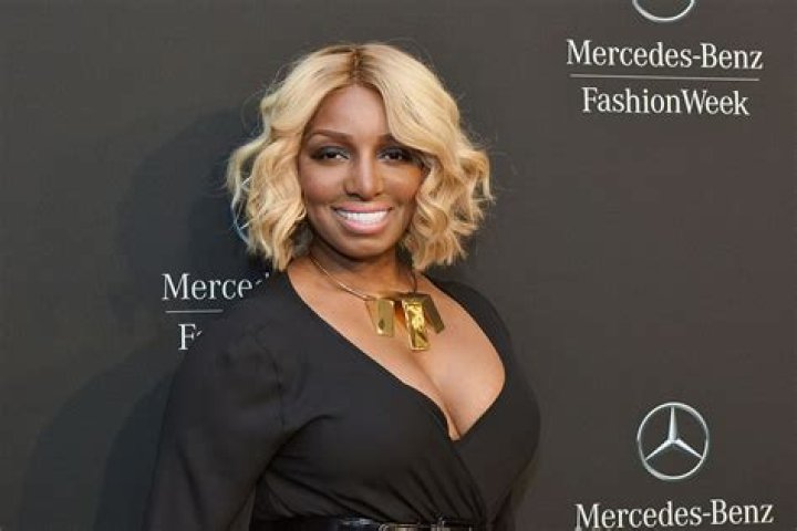 NeNe Leakes Is Overwhelmed By A Lot Of Supporters Who Stopped By Her Swagg Boutique – Watch The Videos – IG Followers Body Shame Her