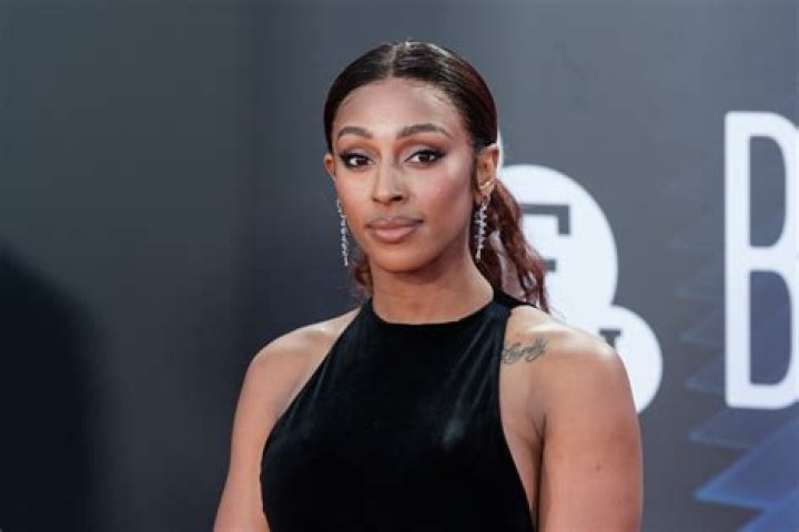 Alexandra Burke in Bathing Suit is “Mentally” Sunbathing — Celebwell