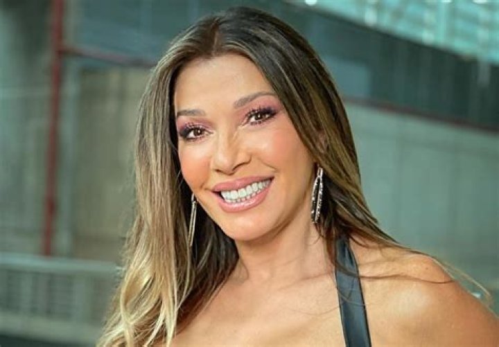 Catherine Fulop in Bathing Suit Shares "Postcards From a Day at the Beach" — Celebwell