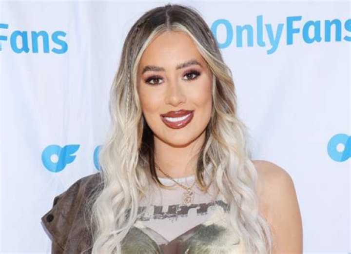 Demi Sims in Bathing Suit Does "3023" — Celebwell