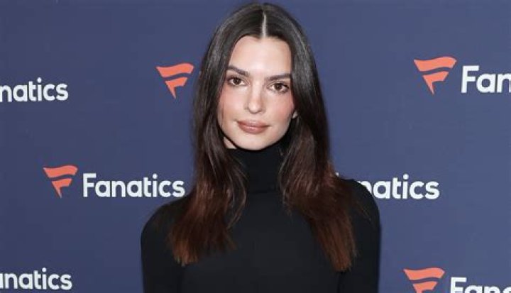 Emily Ratajkowski Reveals Her Exact Weight Loss Plan — Celebwell