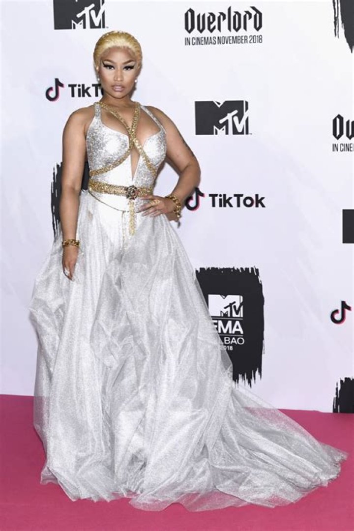 Nicki Minaj in Bathing Suit Asks “Do We Have a Problem?” — Celebwell