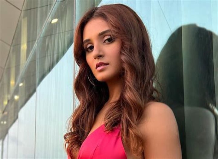 Shakti Mohan in Bathing Suit is "Stunning" — Celebwell