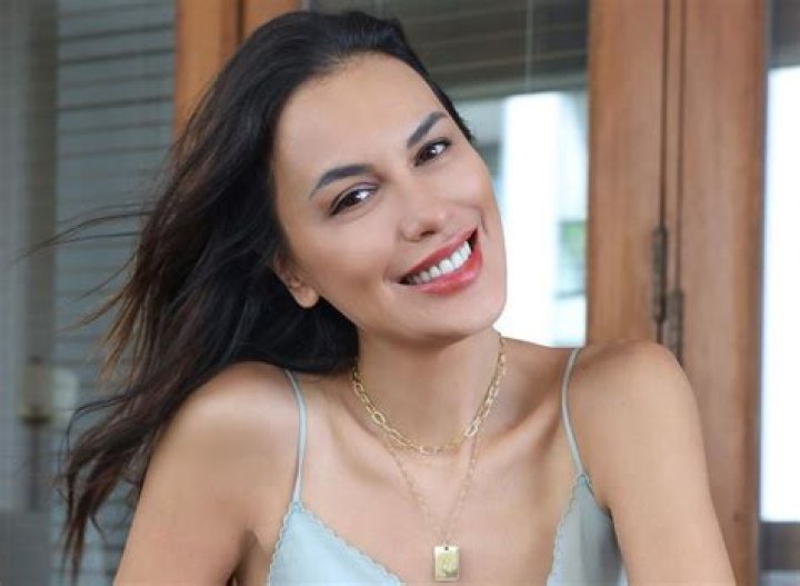 Sophia Latjuba in Bathing Suit is "Comfortably Me" — Celebwell