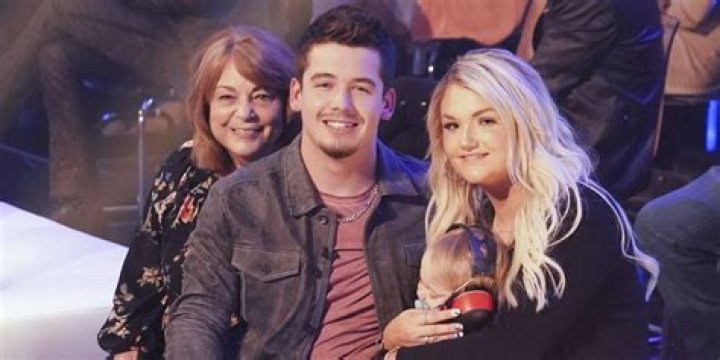 Noah Thompson parents: Elizabeth Miller, Chris Thompson