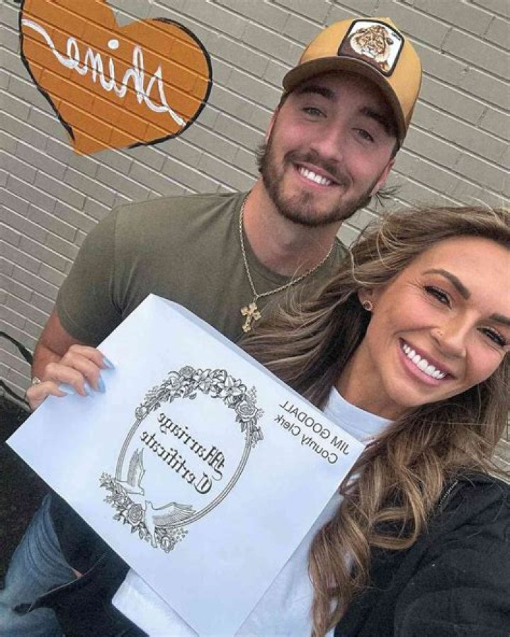Who is Morgan Wallen girlfriend?