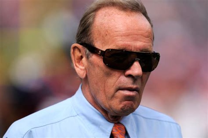 Pat Bowlen Biography - Facts, Childhood, Family Life & Achievement