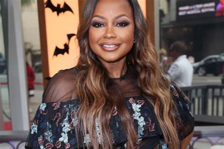 Phaedra Parks Gives Them Something To Talk About In Stunning Valentine’s Day Dress Photo — Will Tone Kapone Resist?