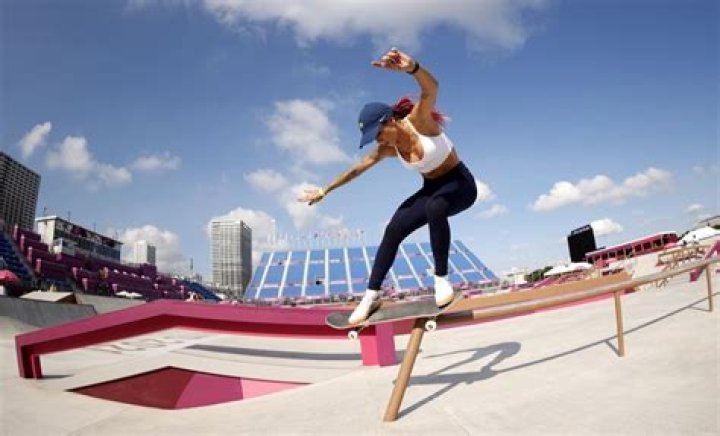 Pro Skateboarder Leticia Bufoni In Workout Gear Shares Intense “Training Day”