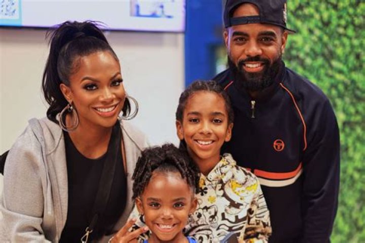 Rasheeda & Kirk Frost, Kandi Burruss, Todd Tucker, And Their Families Have Christmas Dinner Together – Watch The Video
