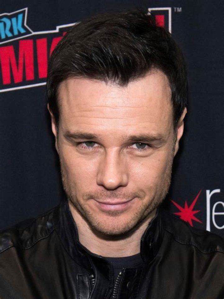 Rupert Evans Biography - Facts, Childhood, Family Life & Achievements