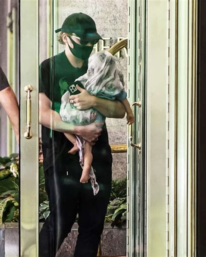 Rupert Grint Photographed Carrying His Little Daughter In His Arms On Set!