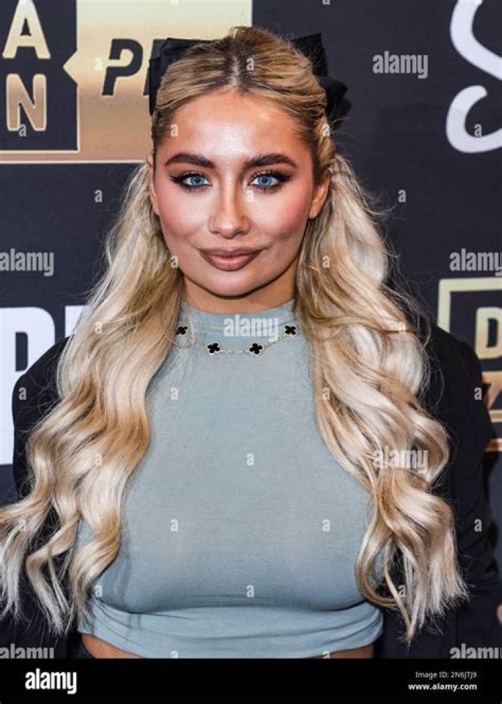 Saffron Barker [Youtuber] Wiki, Net Worth, Height, Age & More