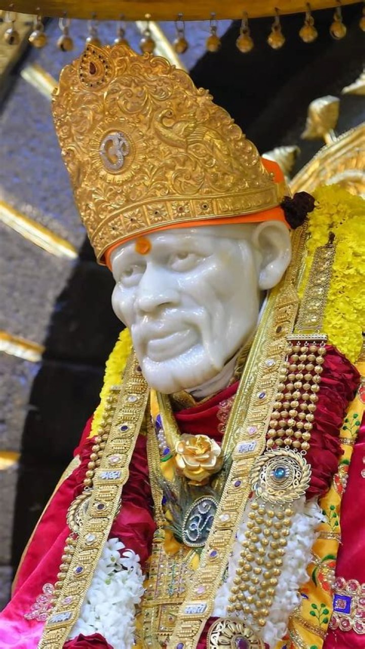 Sai Baba Biography - Facts, Childhood, Family Life & Achievements