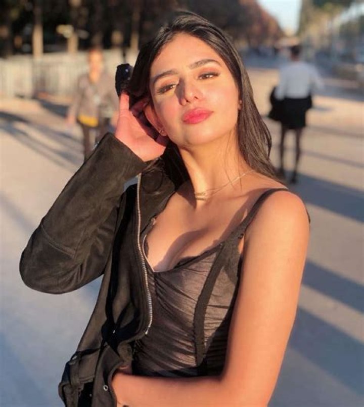 Sarah Khatri Wiki, Height, Weight, Boyfriend, Net Worth & More