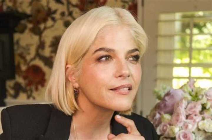Selma Blair Dishes On MS – “I Choke With The Pain”