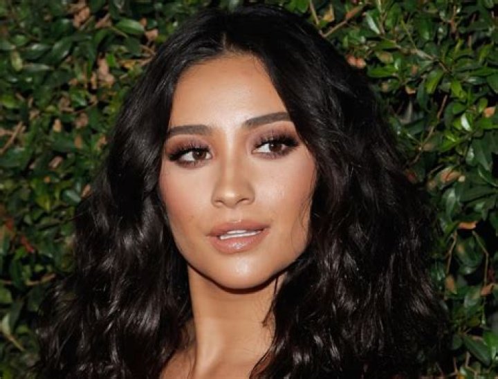 Shay Mitchell Discusses The Terrifying Loss She Endured During Her Miscarriage
