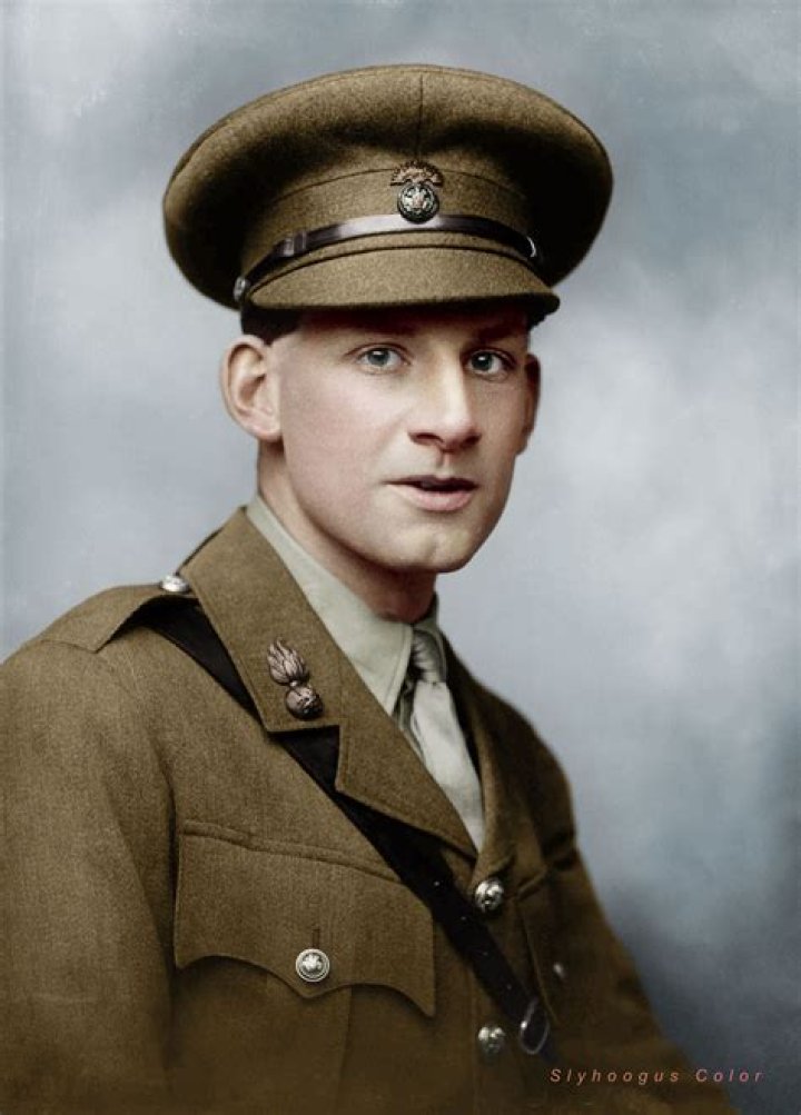 Siegfried Sassoon Biography - Childhood, Life Achievements & Timeline