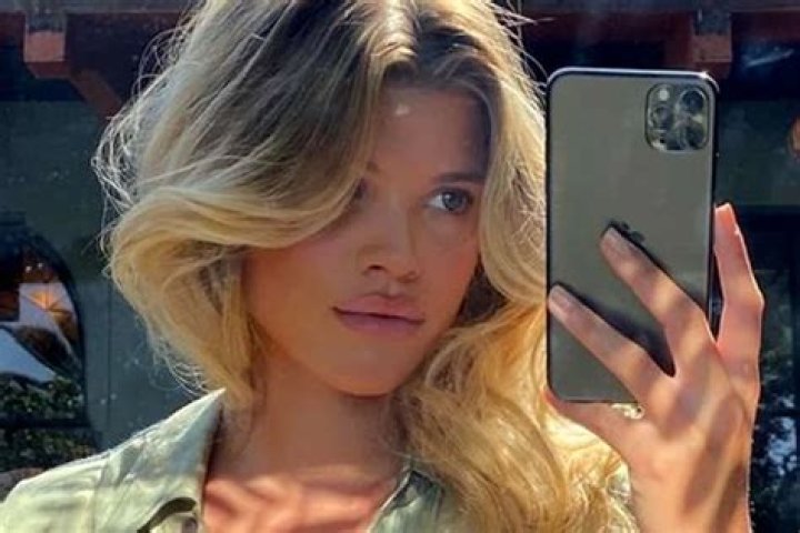 Sofia Richie Puts Her Beach Body On Full Display As She Poses With Pigs In A Bikini