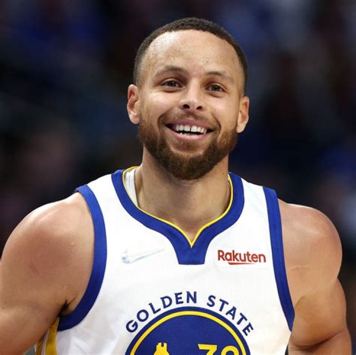 Stephen Curry Biography - Facts, Childhood, Family Life & Achievements