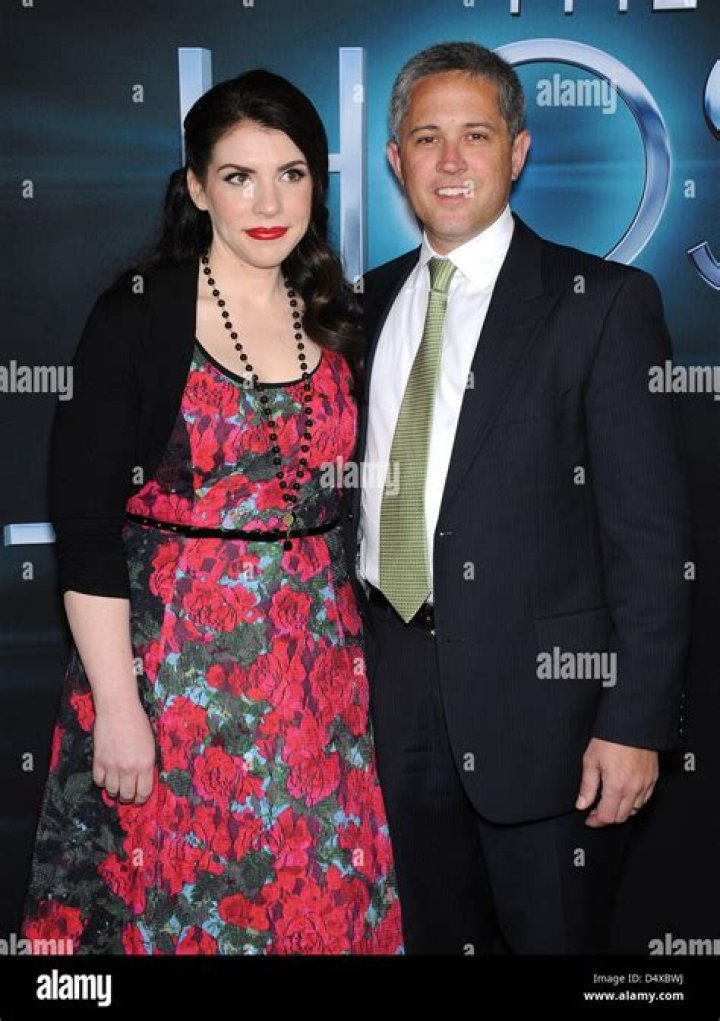 Stephenie Meyer: Husband, net worth, tattoos, smoking & body measurements