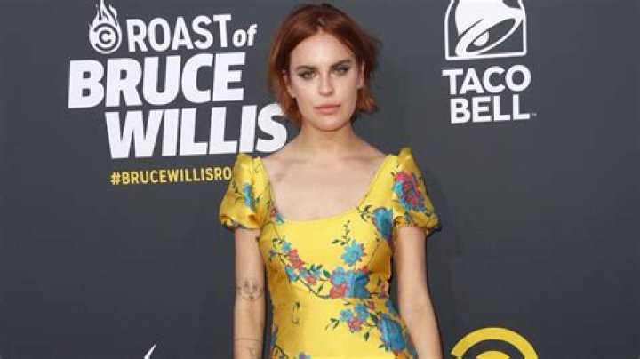 Tallulah Willis celebrates her sobriety with throwback copying Christina Aguilera’s 2002 VMA style