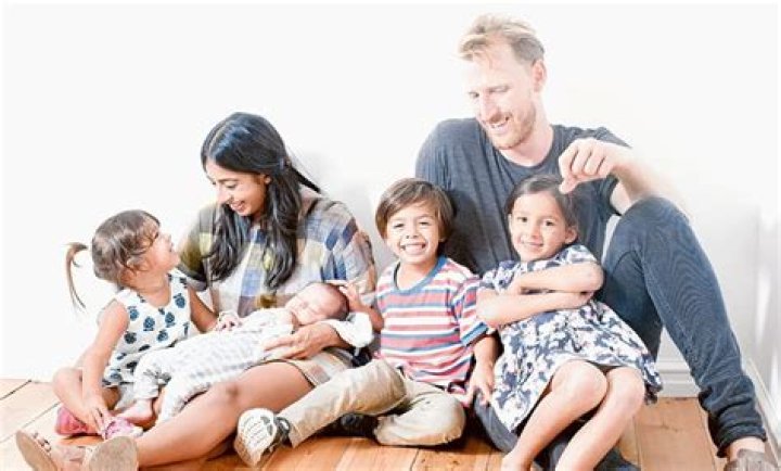 Tina Howe family, husband, children, parents, siblings