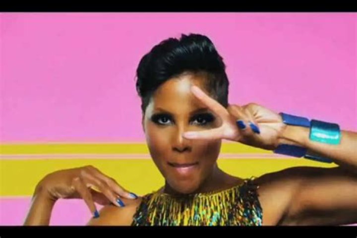 Toni Braxton Looks Like A Queen In This Pink Dress – Check Out The Video