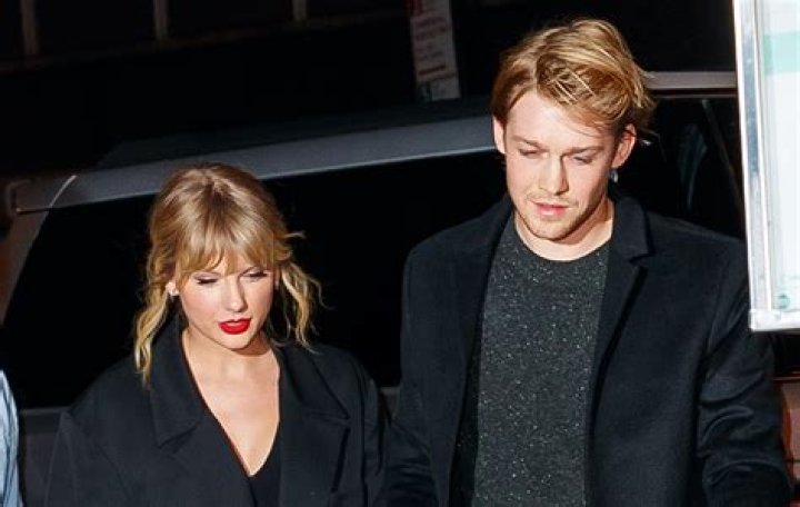 We now have photographic evidence that Taylor Swift has kissed her boyfriend Joe Alwyn