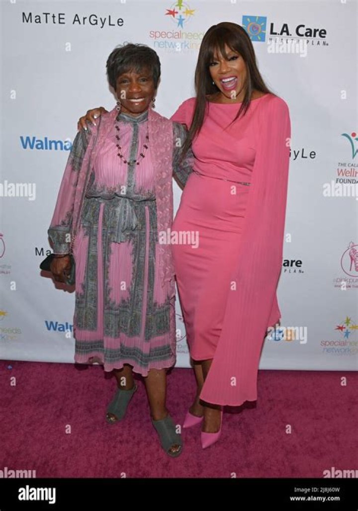 Does Wendy Raquel Robinson have children?