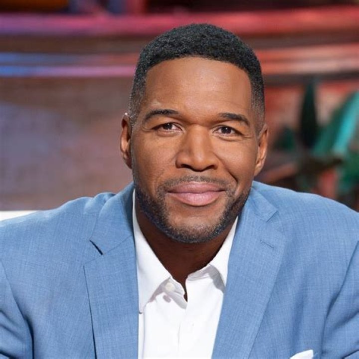 What position did Michael Strahan play with the Giants?