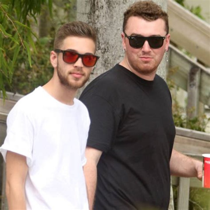 Who has Sam Smith dated?