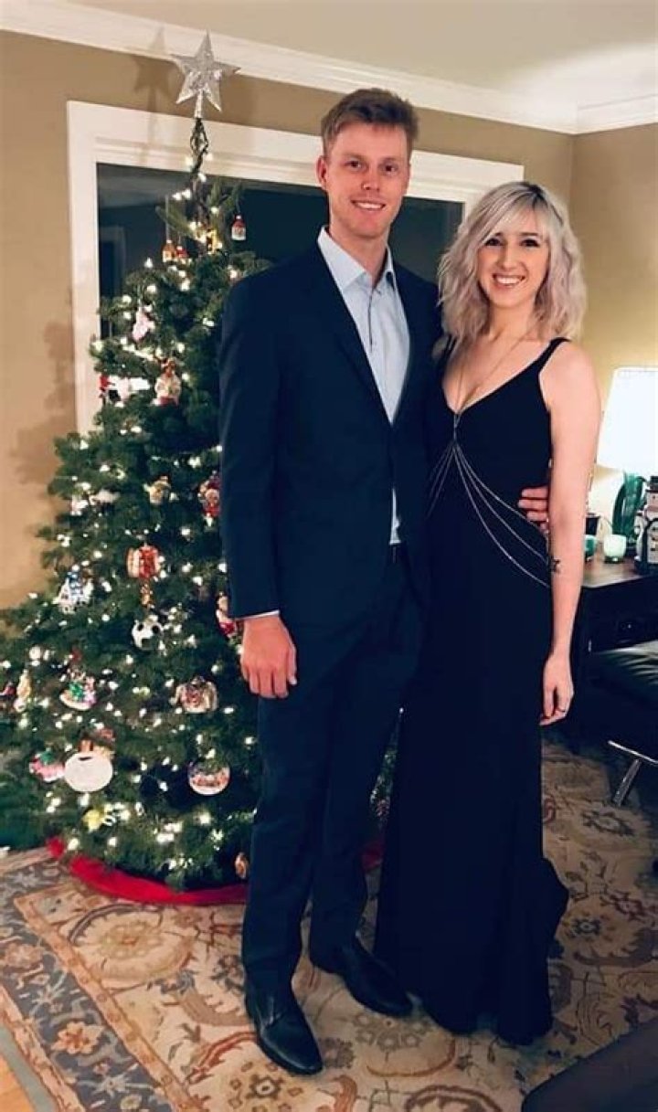 Who is Cameron Davis wife Jonik Zapiorkowska?